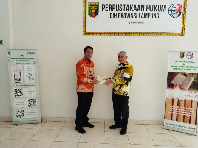 
 PERPUSTAKAAN HUKUM JDIH SETDAPROV LAMPUNG TERIMA KUNJUNGAN FIRNA NOVI ANGGORO. SH.MH ANALIS SDM  BPS  PROV LAMPUNG