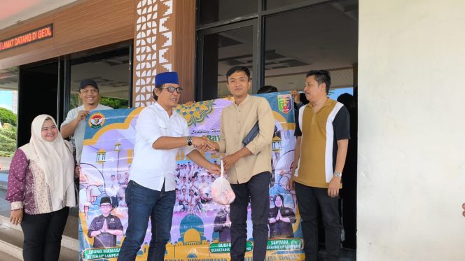 
 IJP Lampung Bagikan 120 Paket Daging hewan Qurban ke Anggota dan Warga