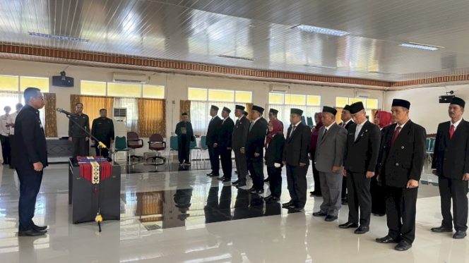 
 Kepala BKD provinsi Lampung  Melantik  Pejabat Administrator dan Pengawas di Lingkungan  Pemprov Lampung
