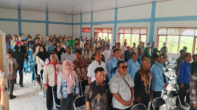 
 Gubernur Lampung Menyalurkan Bantuan PHC ke 220 Petani Lampung Tengah