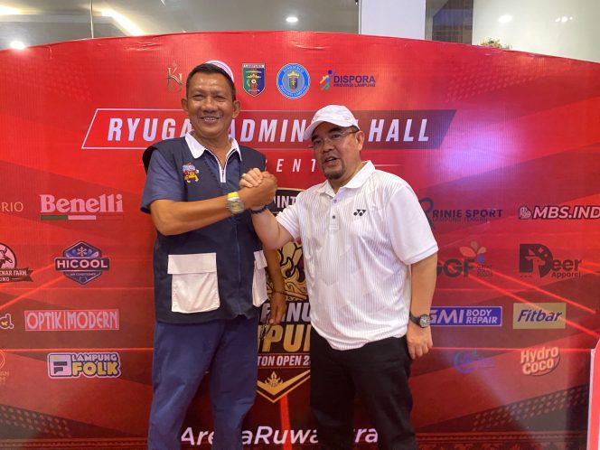 
 Manager Tim Bulutangkis Atlit PORWANAS PWI Lampung dr Imam Ghozali  .