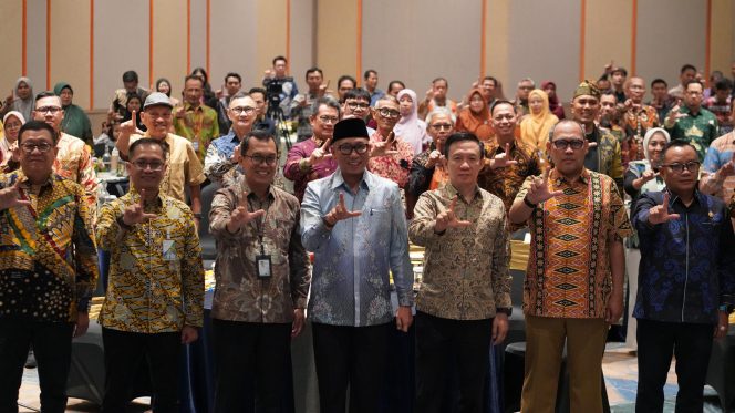 
 Gubernur Lampung Rahmad Mirzan Djausal Berikan Sambutan di Leaders Talk BPS lampung