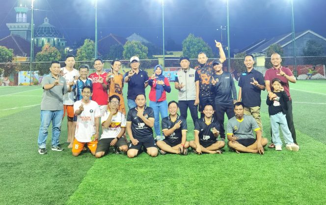 
 Manager Mini Soccer PWI Lampung Mayang Sury Djausal Berikan Dukungan Pemain Dan Pelatih