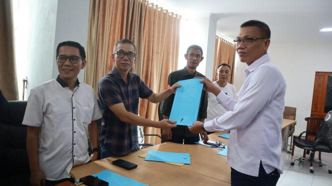 
 Wirahadikusumah Ambil Formulir  Pendaftaran Calon Ketua PWI Lampung periode 2026-2031